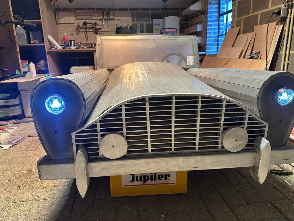 Carnavalsauto James Bond, Gebruikt, Auto, Groter dan 1:32, Ophalen