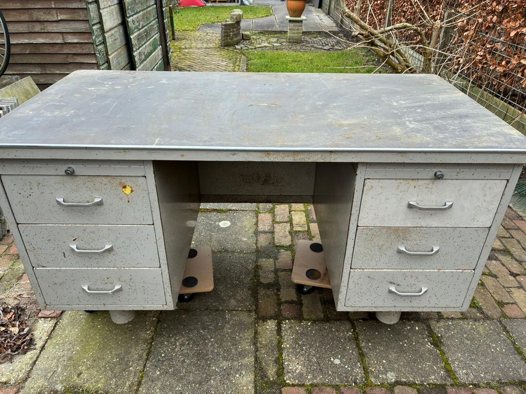 Gispen stalen bureau, Ophalen, Gebruikt