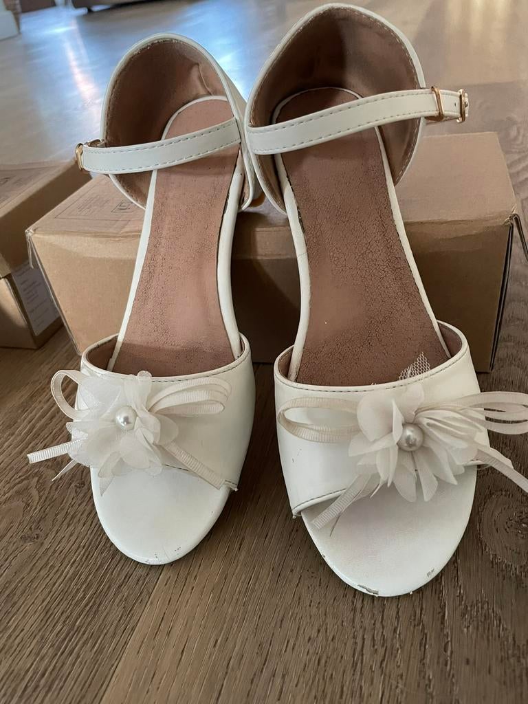 Bruidsschoenen maat 36 en 38 1 paar Nieuw en 1 paar zgan, Ophalen of Verzenden, Zo goed als nieuw, Zwart, Accessoires