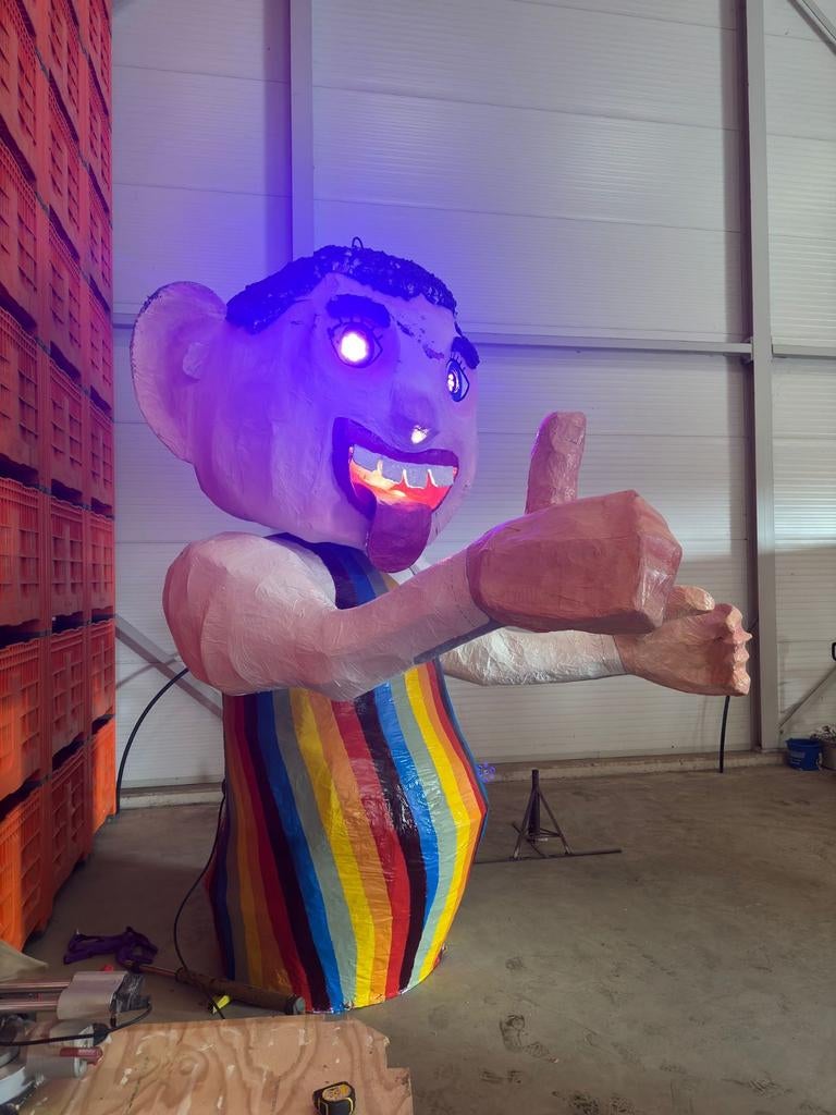 Grote pop voor carnavalswagen, Hobby en Vrije tijd, Feestartikelen | Verhuur, Ophalen
