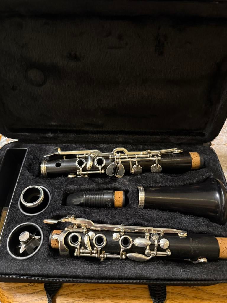 Te koop Klarinet Arthur Uebel, Bes-klarinet, Ophalen of Verzenden, Zo goed als nieuw, Met koffer