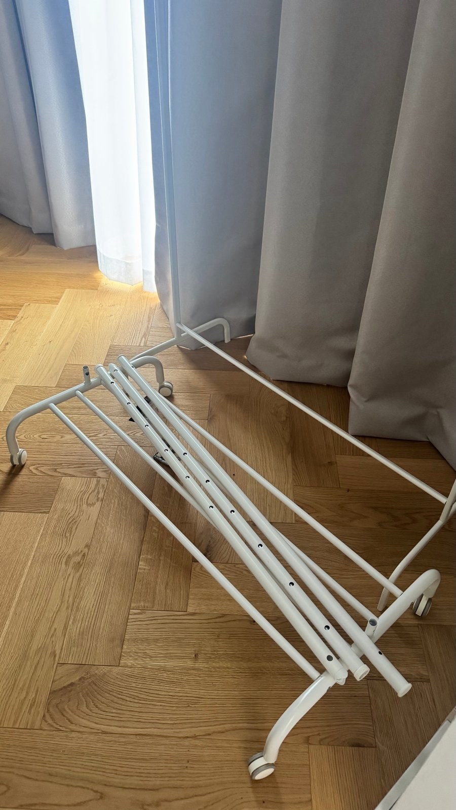 IKEA Rigga kledingrek wit op wieltjes, Ophalen, Gebruikt, Metaal, Staande kapstok
