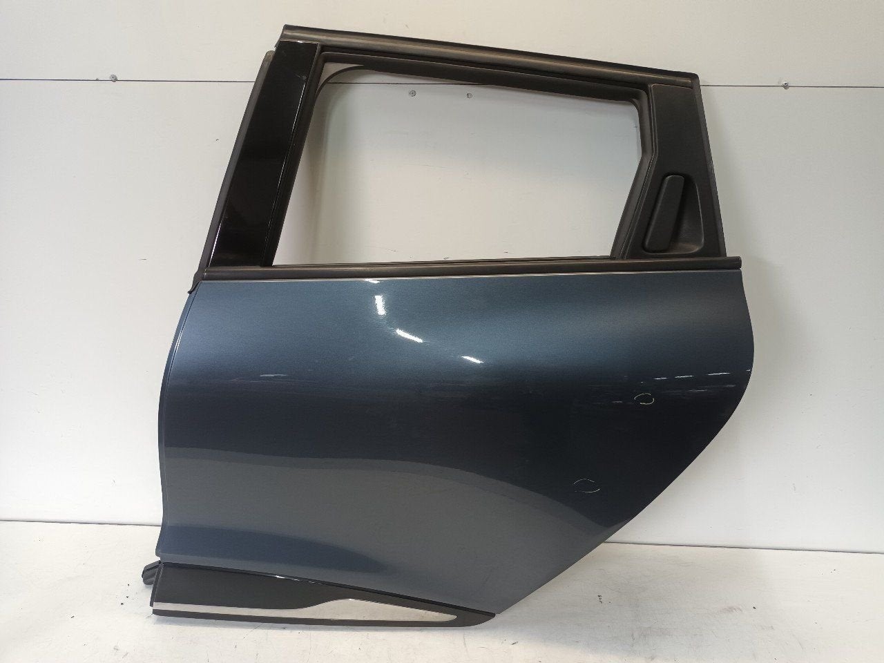 Portier links achter Renault Clio, Onderdelen@venauto.nl, Van der Ven Autorecycling B.V., Gebruikt, Ettenseweg 76, 4706 PB Roosendaal, The Netherlands