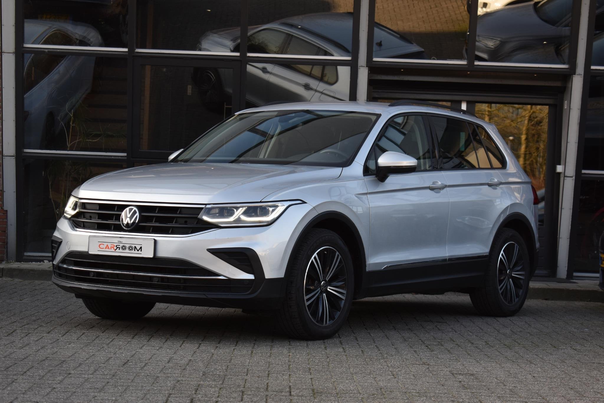 Volkswagen Tiguan 1.5 TSI Life Business Camera ACC Keyless I, Stof, 4 cilinders, 1446 kg, Bedrijf