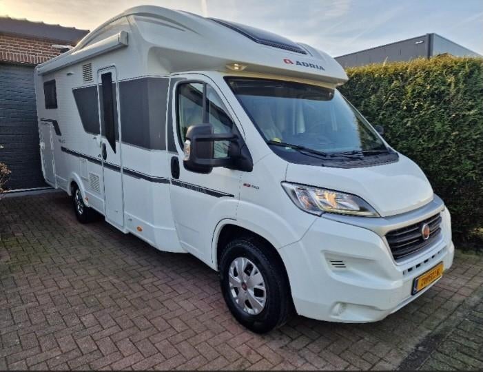 Camper Adria Matrix Plus 670 SC, Caravans en Kamperen, Luifel, Standaard zit, Ringverwarming, 7 tot 8 meter