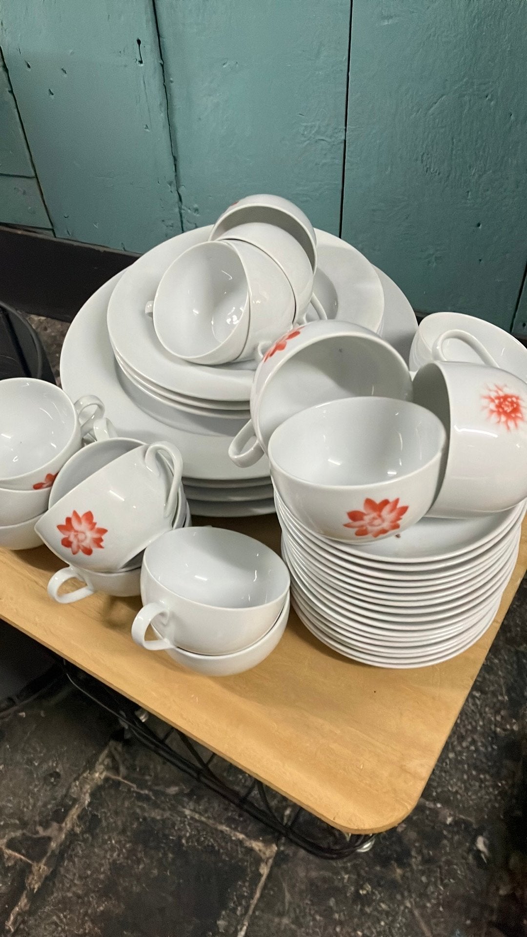 Mooi servies 7 borden 17 kop en schotel kahla Bijenkorf, Ophalen, Zo goed als nieuw, Bord(en), Overige stijlen