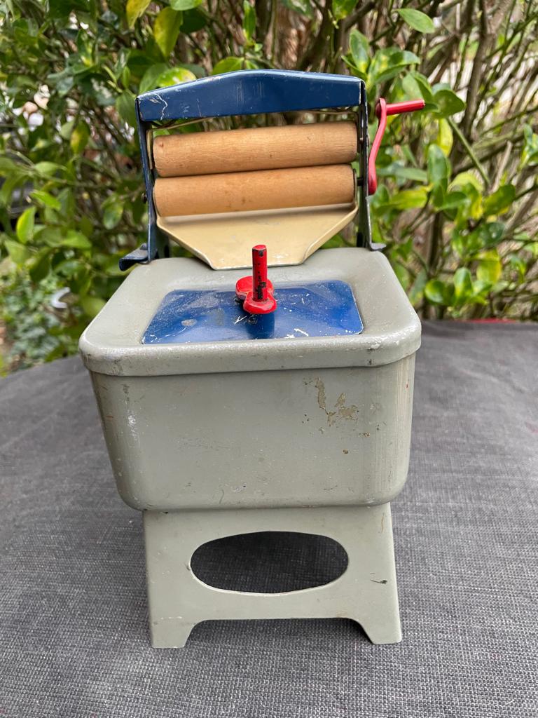 heel oud kinder wasmachientje / wasmachine van blik., Ophalen of Verzenden