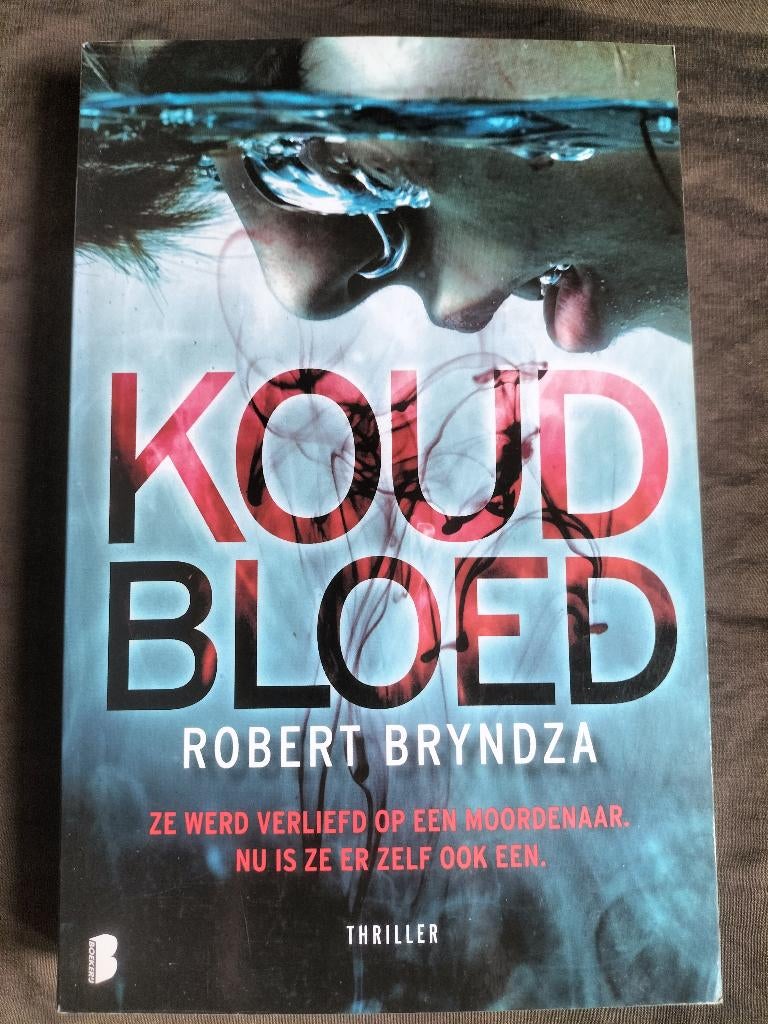 Robert Bryndza - Koud bloed, Ophalen of Verzenden, Zo goed als nieuw, Robert Bryndza