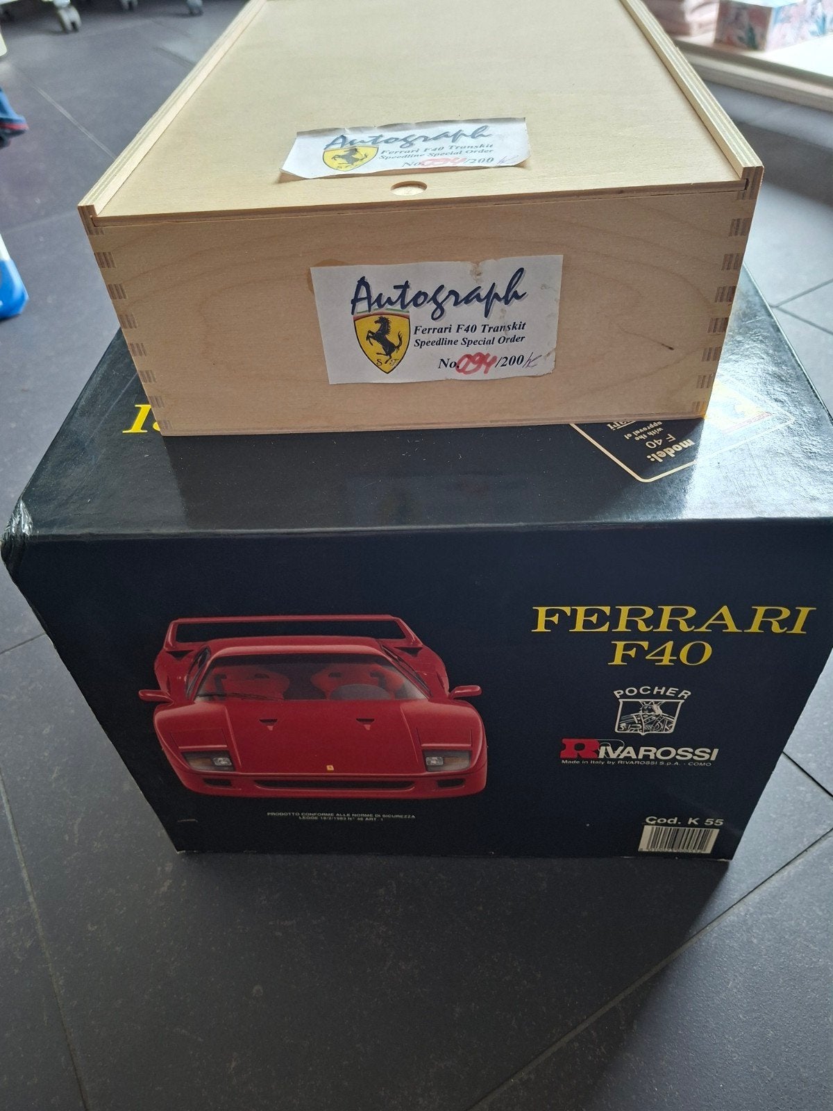 pocher F40 factory gesealed + autograph kit nummer 0094, Ophalen, Zo goed als nieuw, 1:5 t/m 1:8, Auto