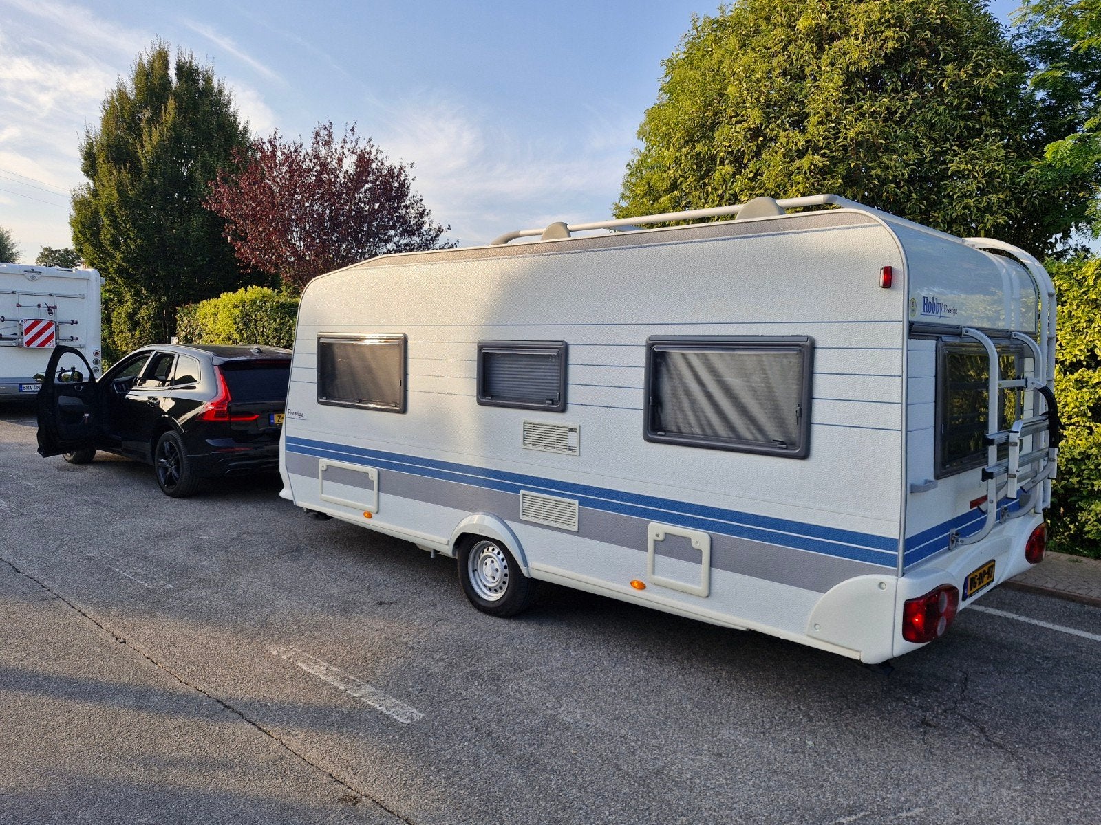 Hobby Prestige 495 - Ruime caravan met voortent en luifel, Rondzit, Hobby, Particulier, 6 tot 7 meter