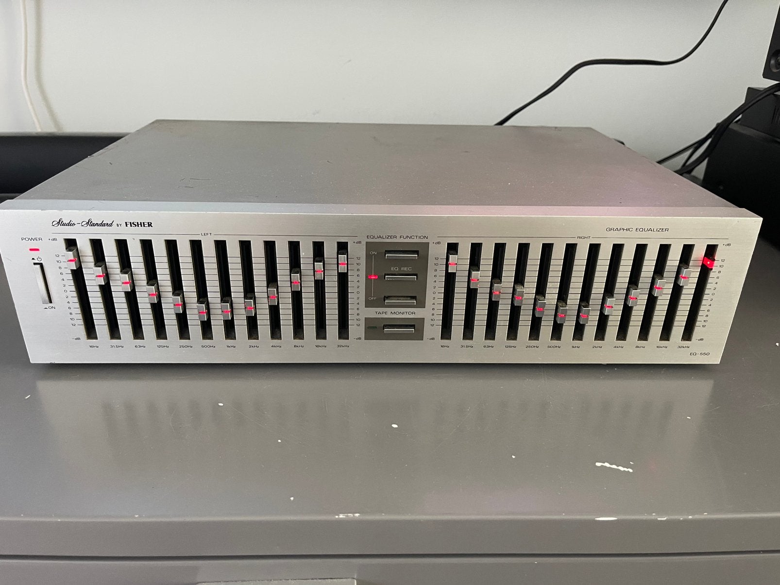 Fisher EQ-550 Graphic Equalizer, Ophalen, Zo goed als nieuw, Equalizer