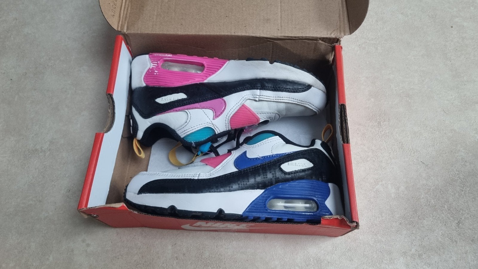 Nike Air max 90 maat 31.5, Gebruikt, Meisje, Sportschoenen, Ophalen of Verzenden