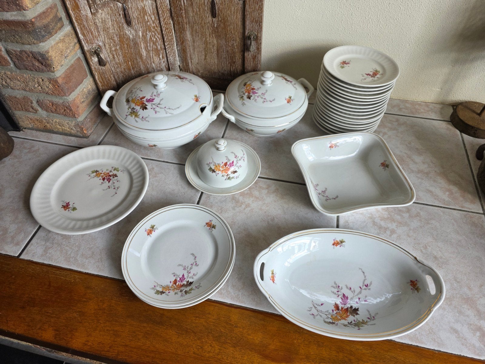 Vintage Servies Made in Czechoslovakia - Bloemmotief, Antiek en Kunst, Antiek | Servies compleet, Ophalen of Verzenden