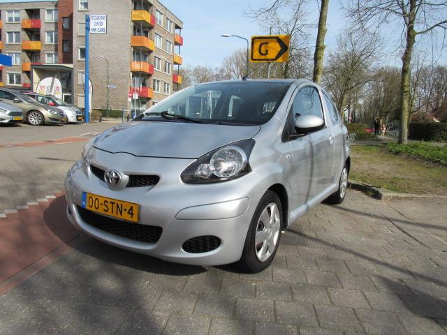 Toyota Aygo 1.0 VVT-i 5DRS Airco Comfort Navigator, Voorwielaandrijving, Euro 5, Stof, Gebruikt