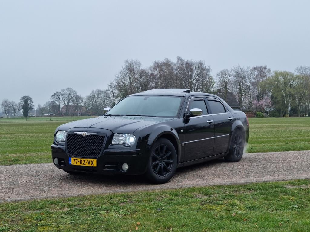 Chrysler 300C 5.7 V8 412 PK Nieuwe APK!, 8 cilinders, 5654 cc, Open dak, Zwart