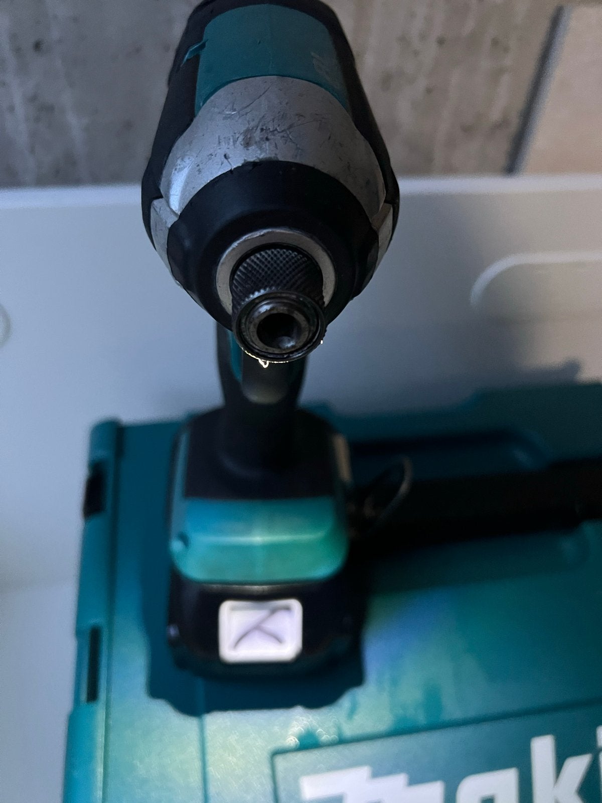 Makita DTD153 slagschroevendraaier met 5.0Ah accu, Variabele snelheid, Ophalen of Verzenden, Boor- en Schroefmachine, Gebruikt