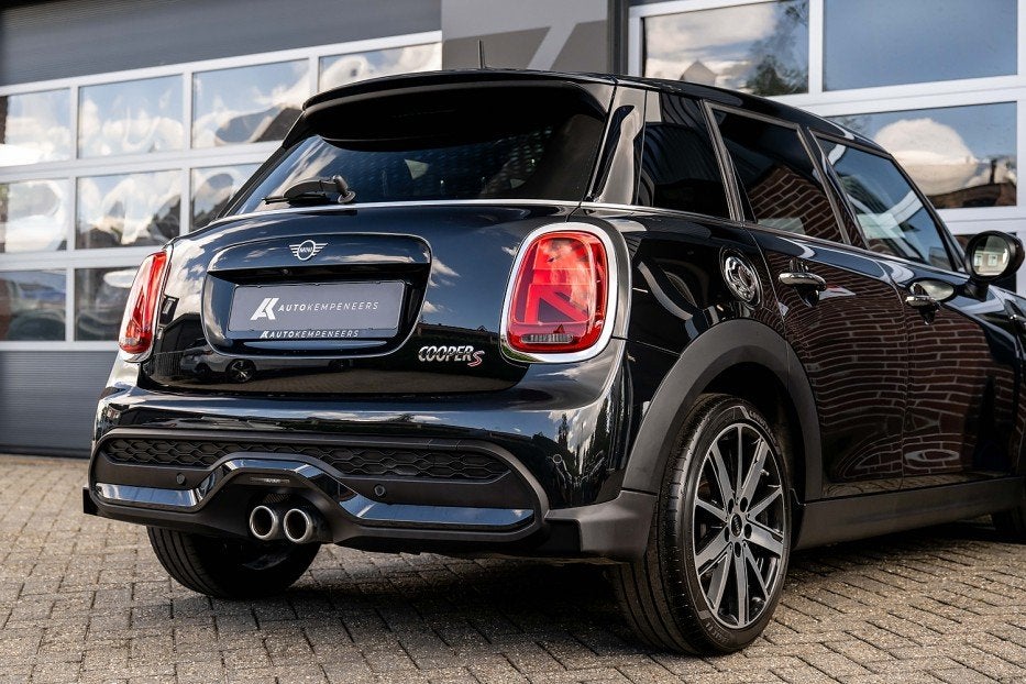 MINI Cooper S 5-Deurs Classic Trim | Sportstoel | Camera | S, Auto's, Gebruikt, 4 cilinders, Leder en Stof, Zwart