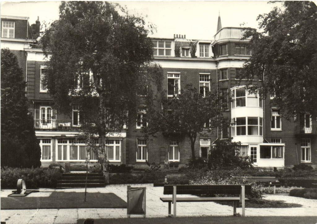 Stichting Revalidatiekliniek Overtoom, Amsterdam-W - tuin -, Ophalen of Verzenden, Voor 1920, Gelopen, Noord-Holland