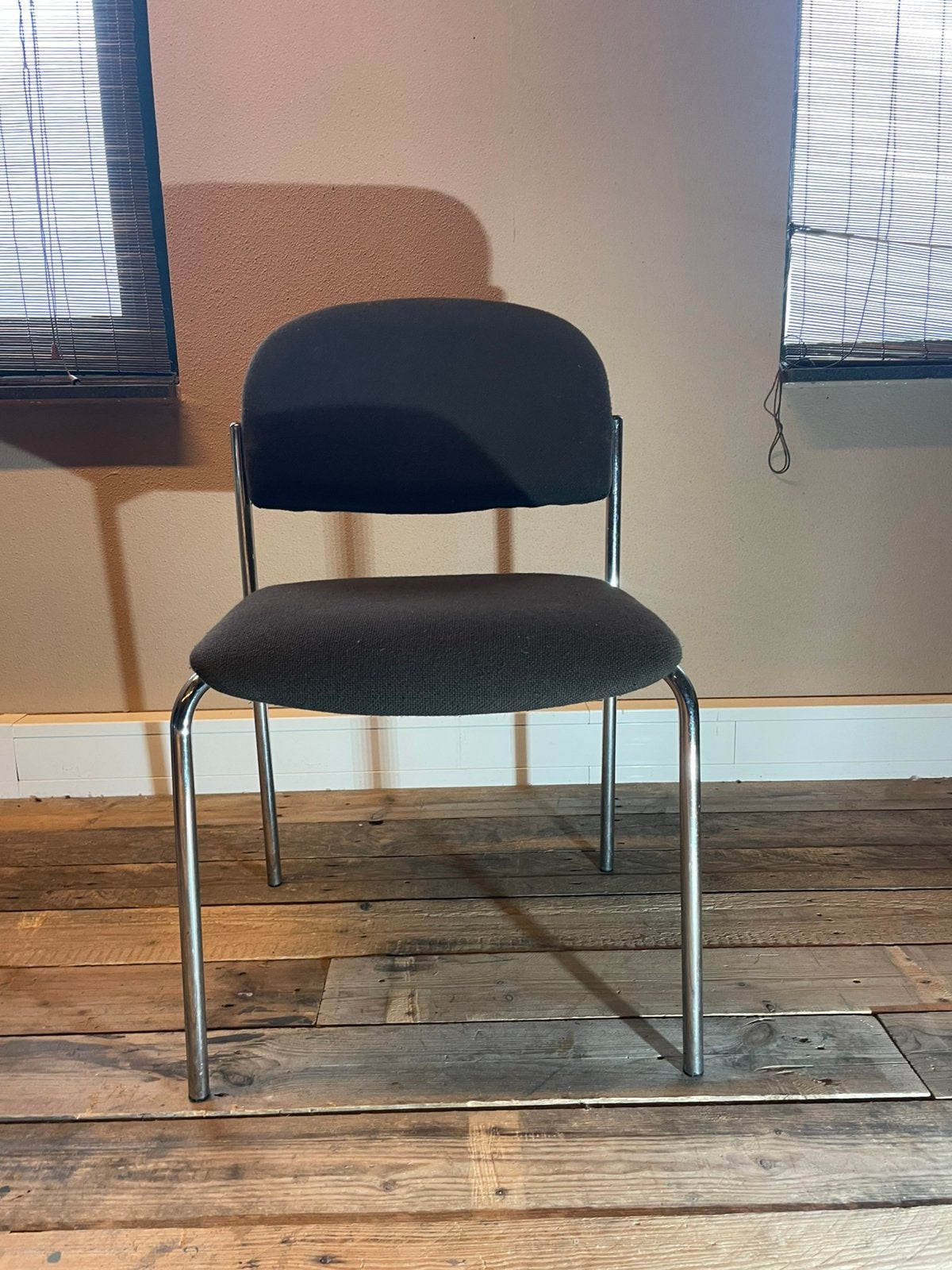 15 stapelstoelen – netjes en zitten prima, Ophalen, Zo goed als nieuw, Vijf, Zes of meer stoelen