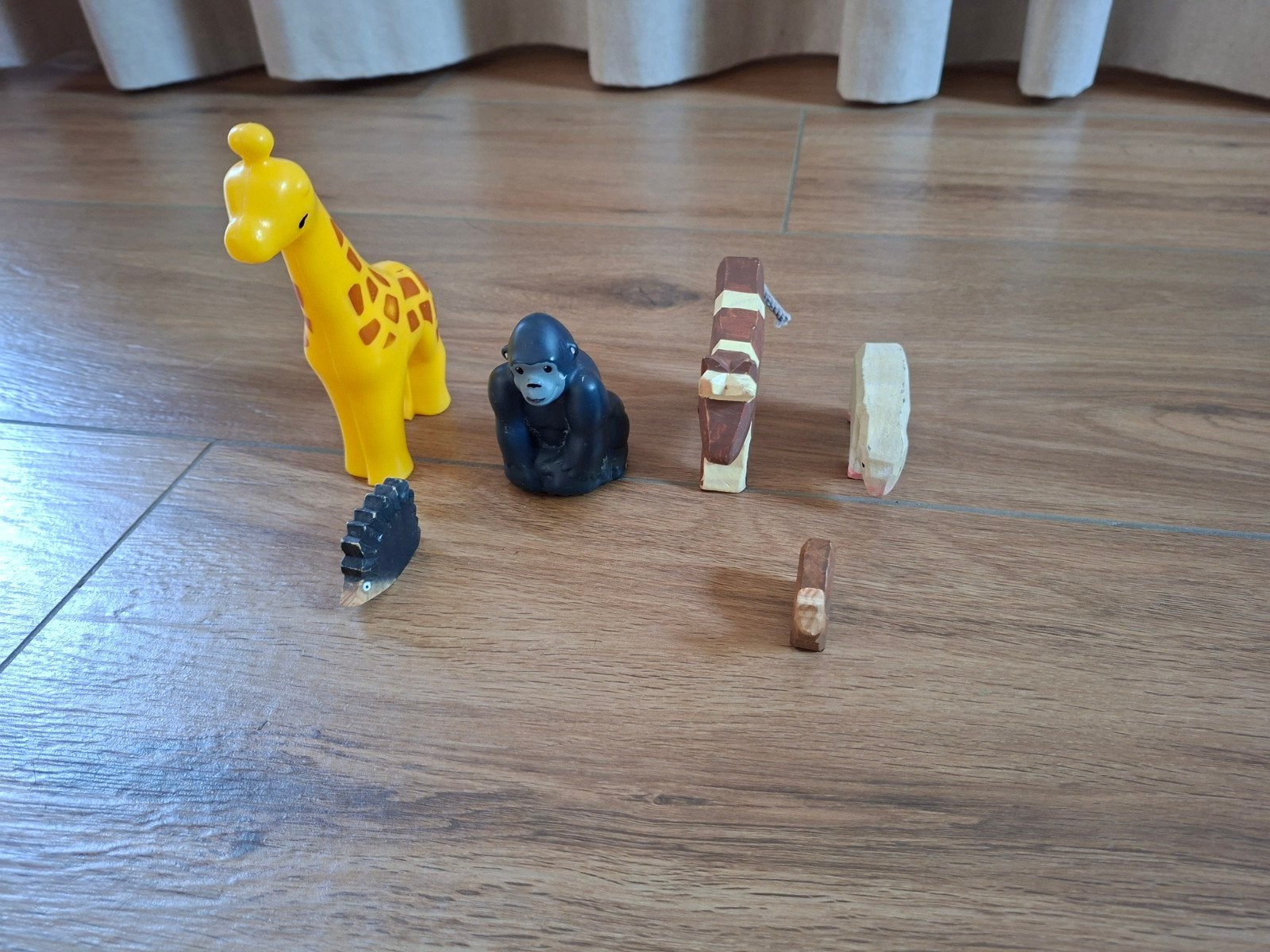 Dierenfiguren set: Giraffe, Gorilla, Egel, Koe, Varken, Slak, Ophalen of Verzenden, Gebruikt, Jongen of Meisje