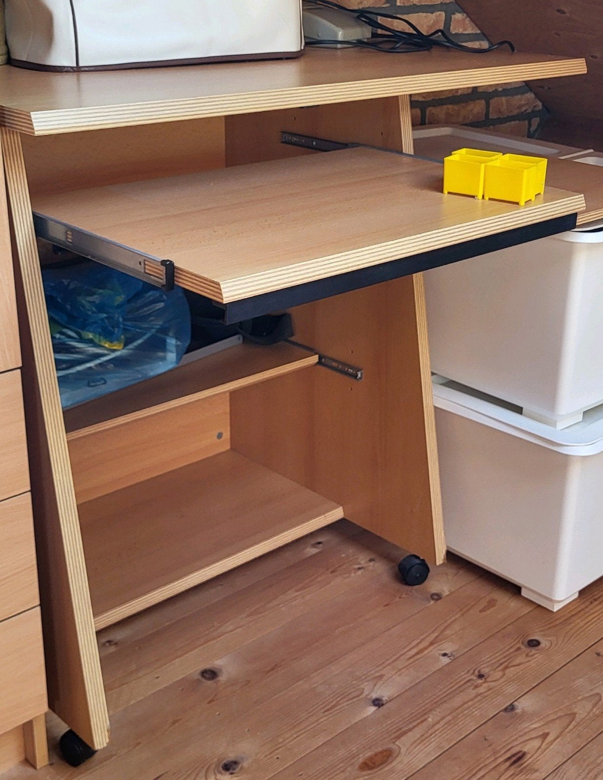 GRATIS computerbureau met uitschuifbaar toetsenbordblad, Huis en Inrichting, Ophalen, Gebruikt, 70 tot 120 cm