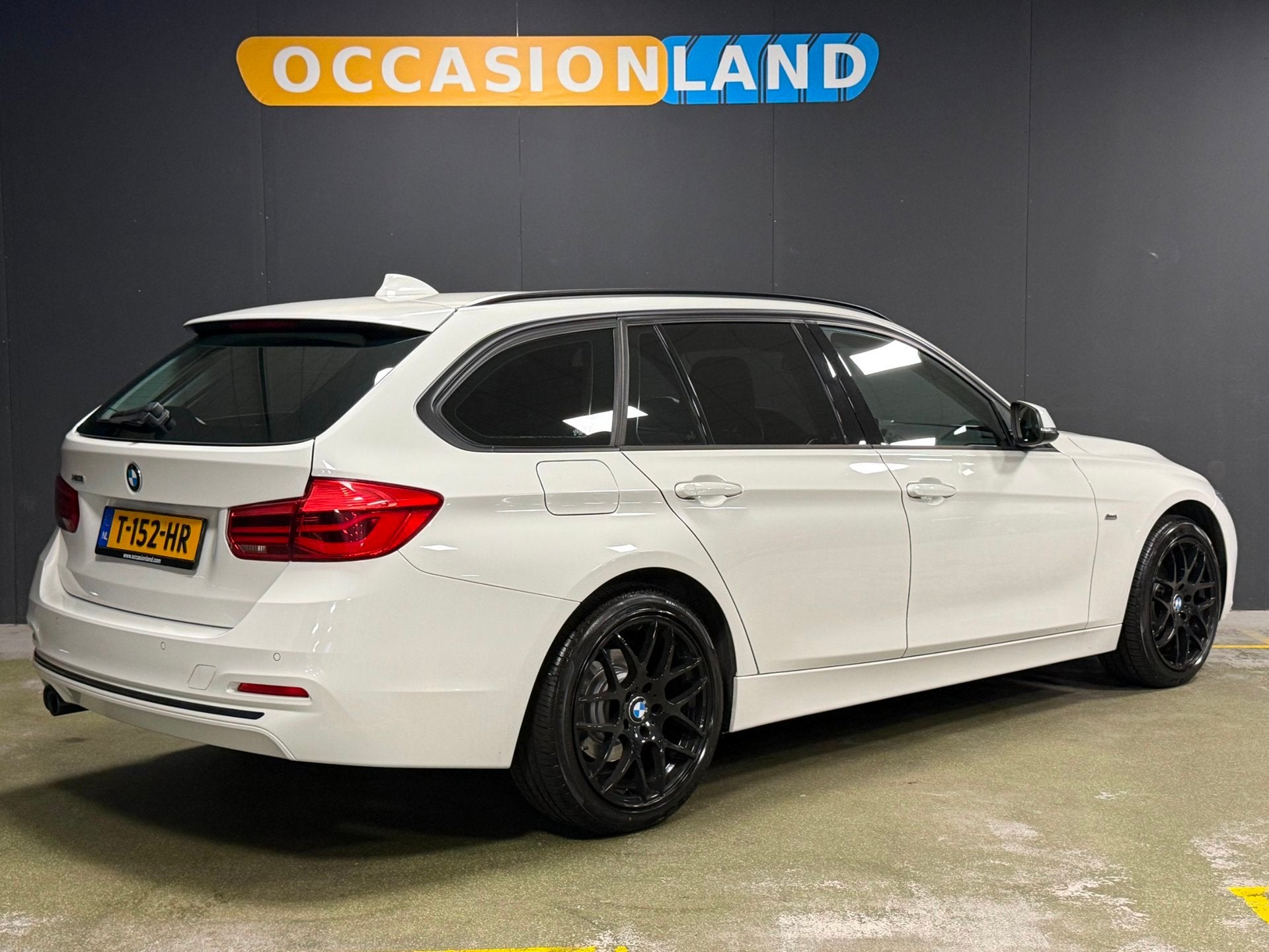 BMW 3-serie Touring 320i xDrive|PDC|LED|CRUISE|STOELV|BLUETO, Auto's, Automaat, Stof, 4 cilinders, Wit