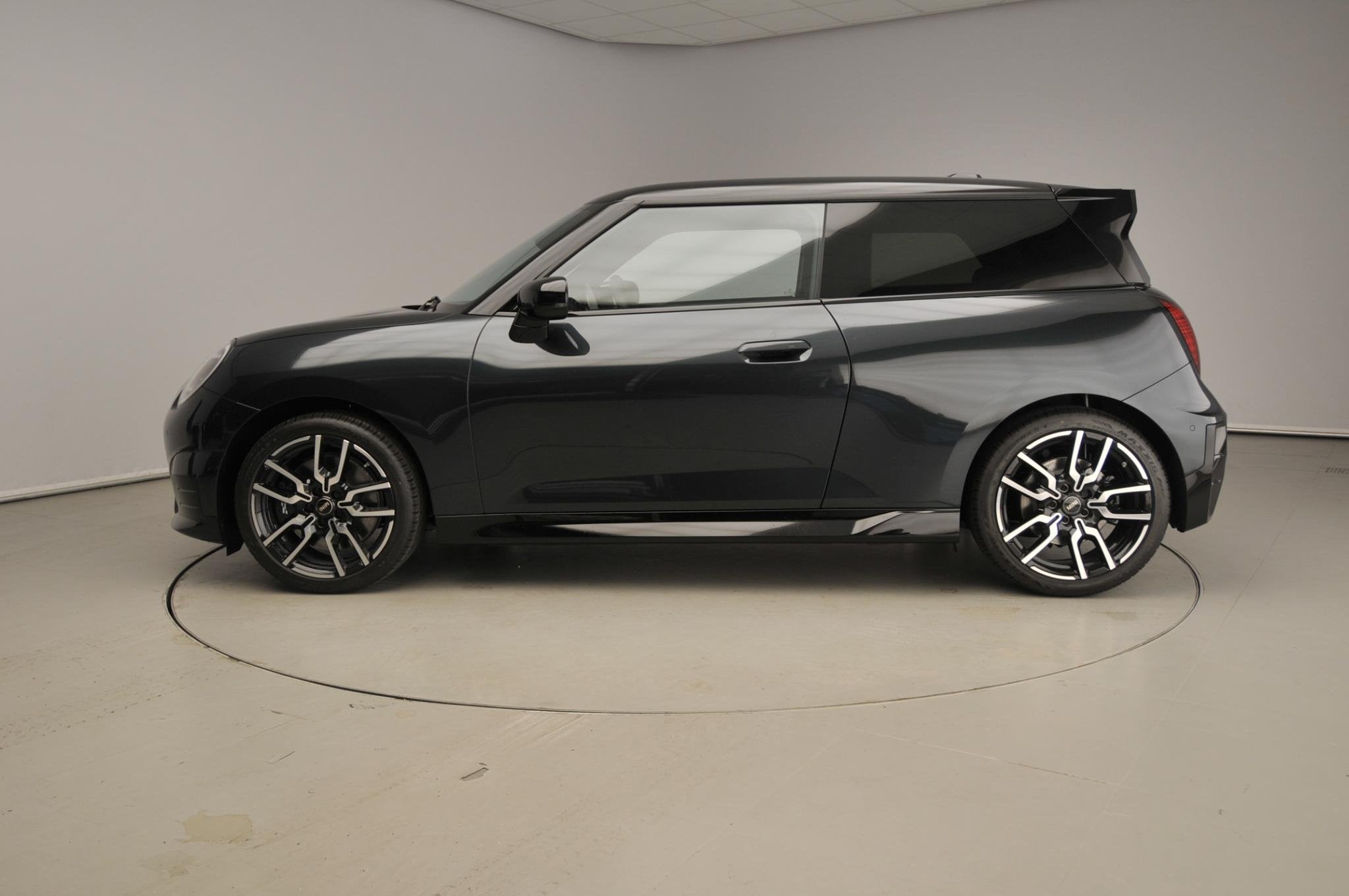 MINI 3-Deurs Cooper E John Cooper Works | Pakket M | Panoram, Auto's, Stof, 41 kWh, 4 stoelen, Nieuw