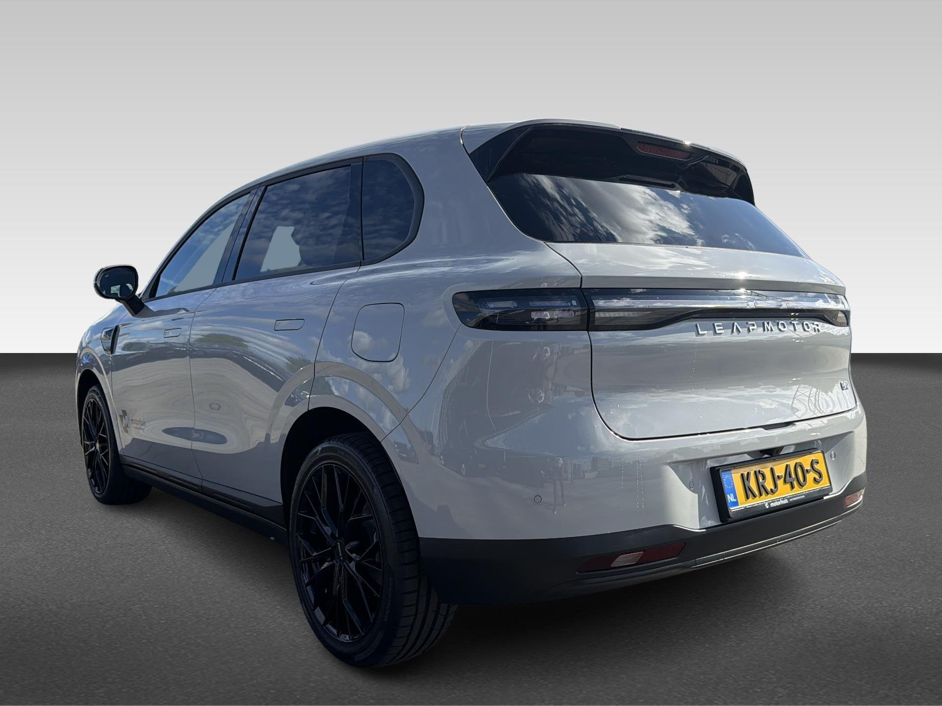 Leapmotor B10 Design Hybrid EV 18.8 kWh || 19 Inch velgen, T, Gebruikt, 4 cilinders, 24 min, 1760 kg