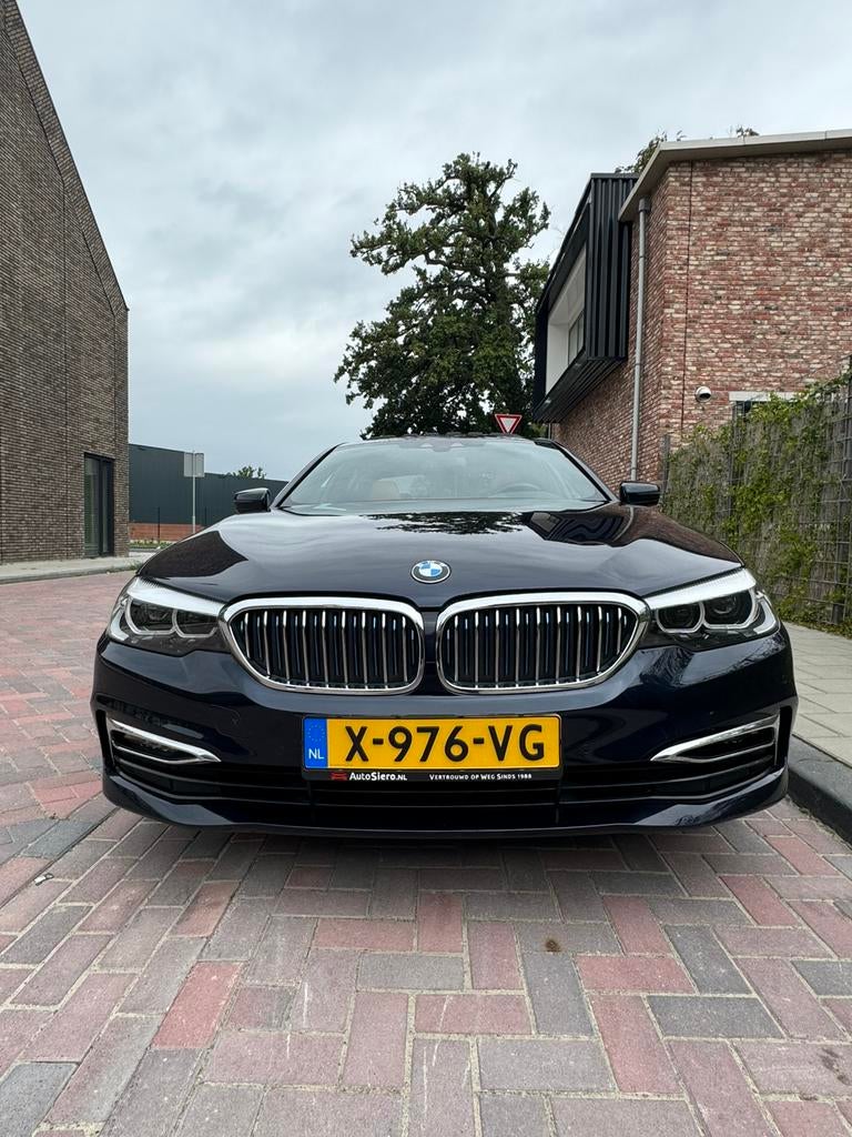 BMW 5-Serie 530e 184pk Aut. 2019 DEALER ONDERHOUDEN, Auto's, 1998 cc, Achterwielaandrijving, 4 cilinders, Bruin