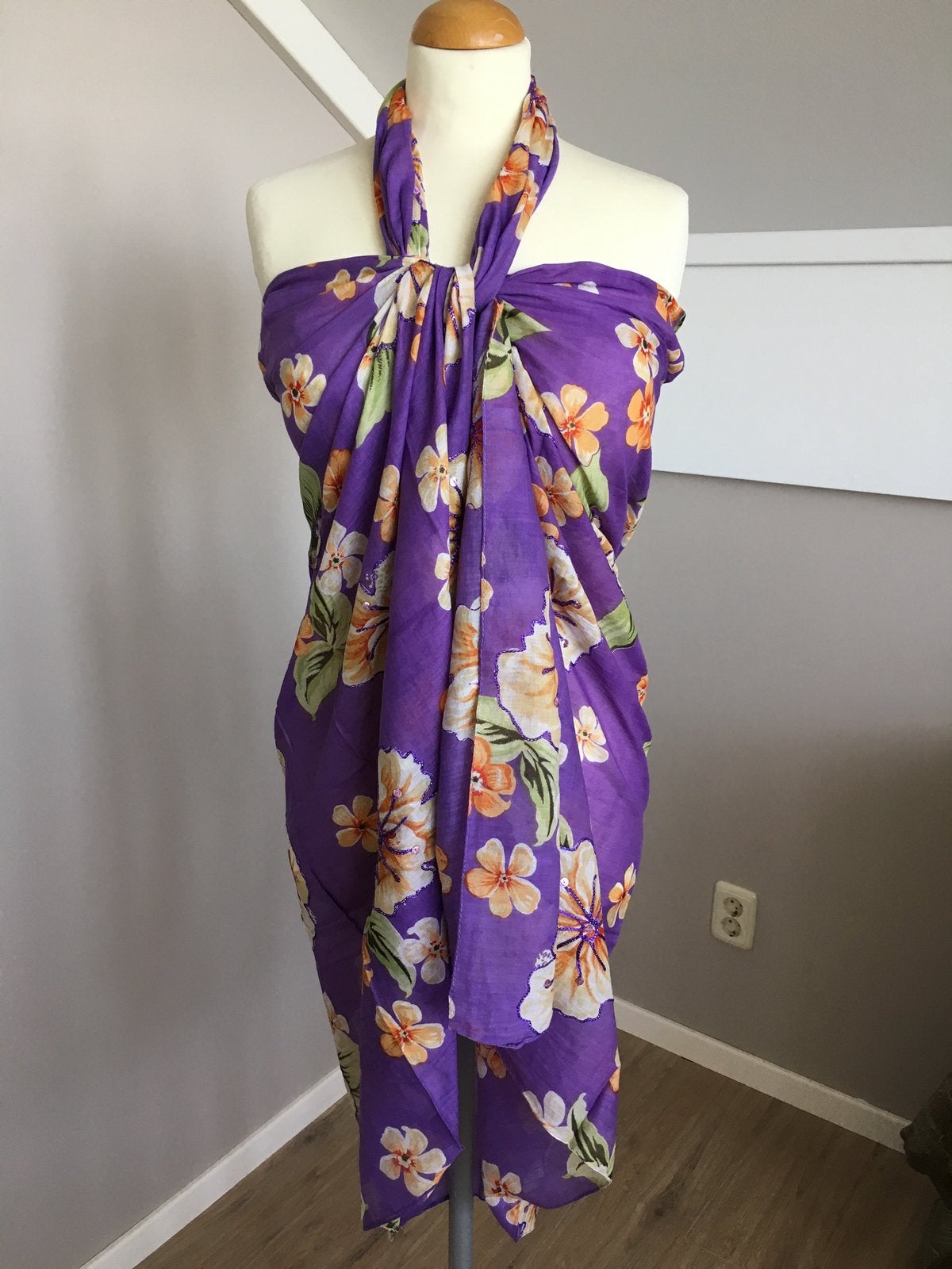 Mooie grote stevige Sarong(omslagdoek)met kraaltjes nieuw, Ophalen of Verzenden, Nieuw, Meerkleurig, Overige typen