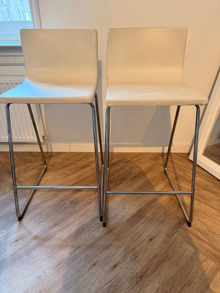 Set van 2 moderne barkrukken - wit met chroom onderstel, Ophalen, Gebruikt, Met voetsteun, 90 cm of meer