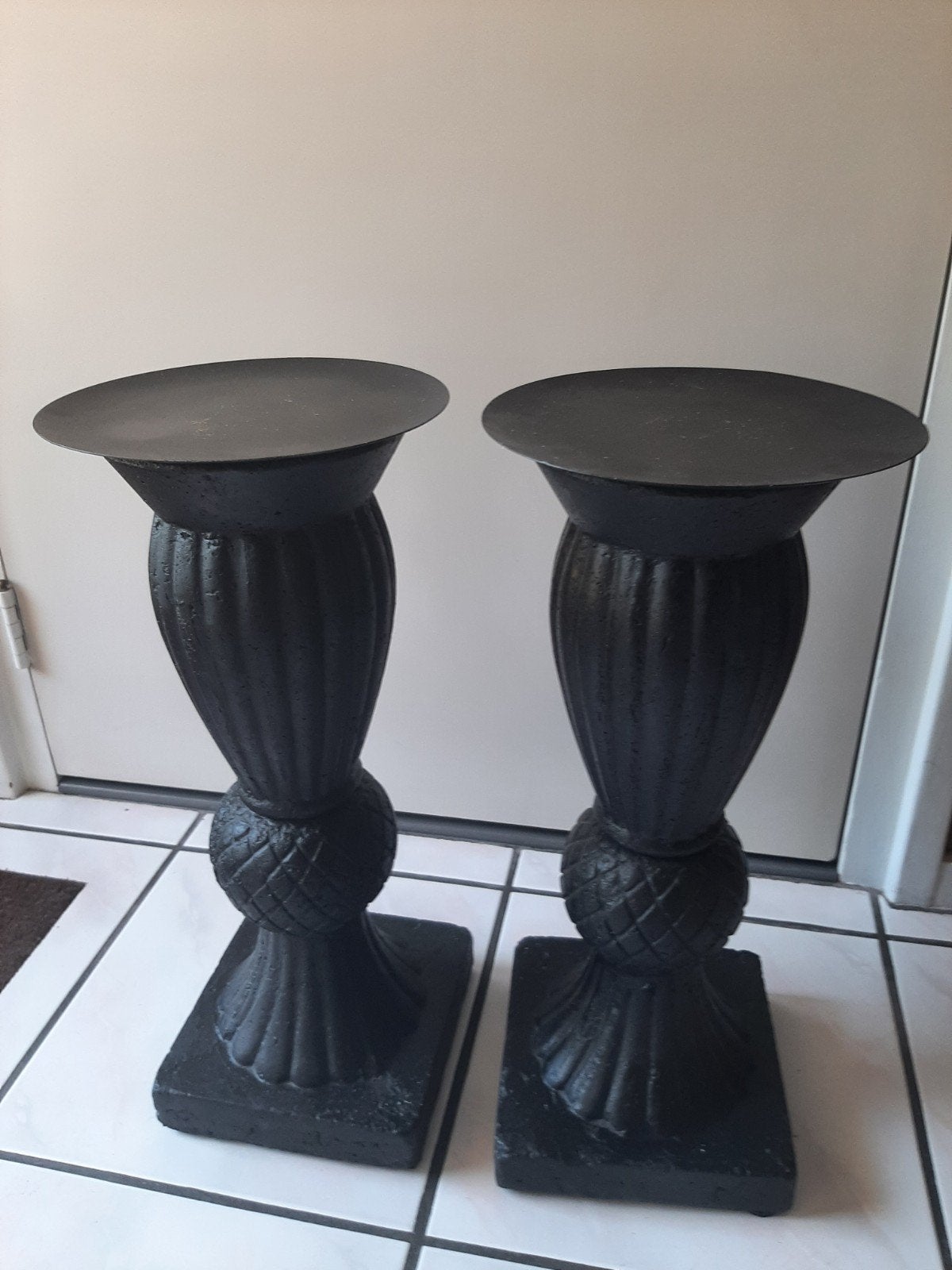 Set van 2 stenen sokkels/plantenstandaards (zwart), Huis en Inrichting, Ophalen, Gebruikt