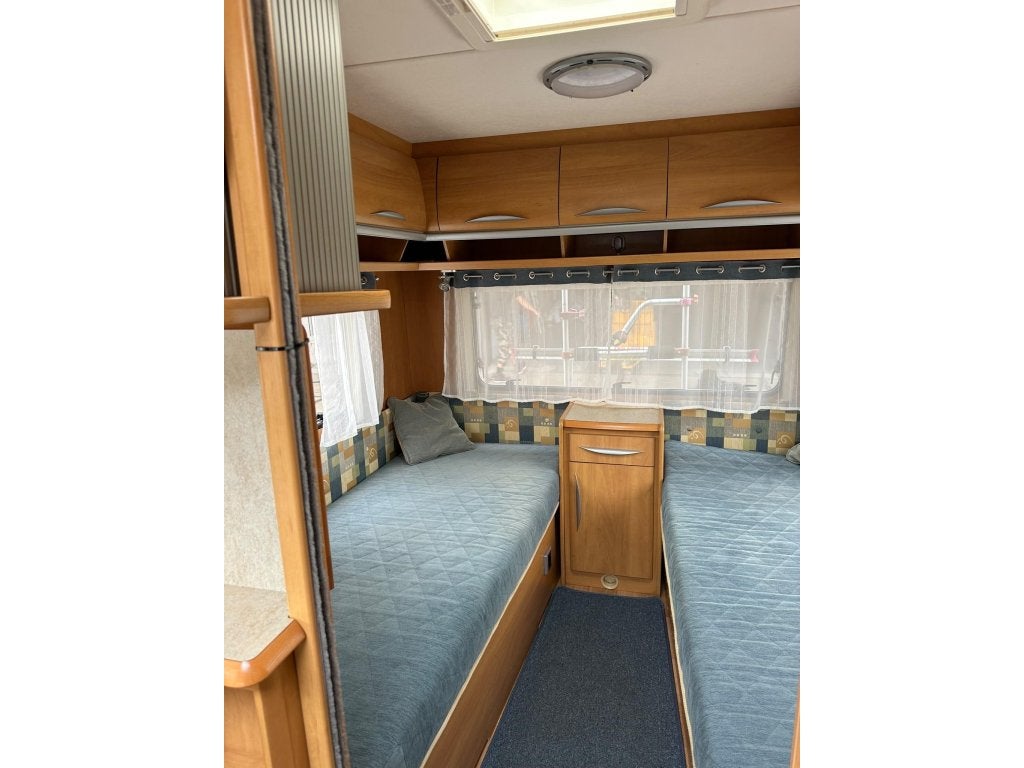 Swift Toscane 490 Enkele bedden Truma mover, Caravans en Kamperen, Rondzit, Bedrijf, Ringverwarming, 4 tot 5 meter