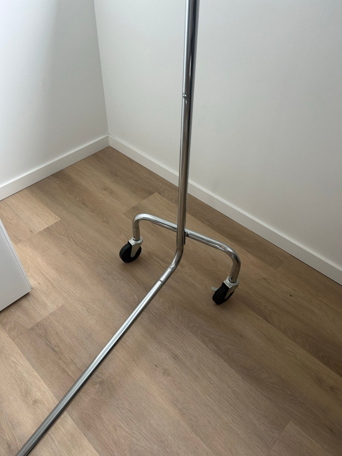 Verrijdbaar kledingrek - Chroom, Ophalen, Met wielen, Gebruikt