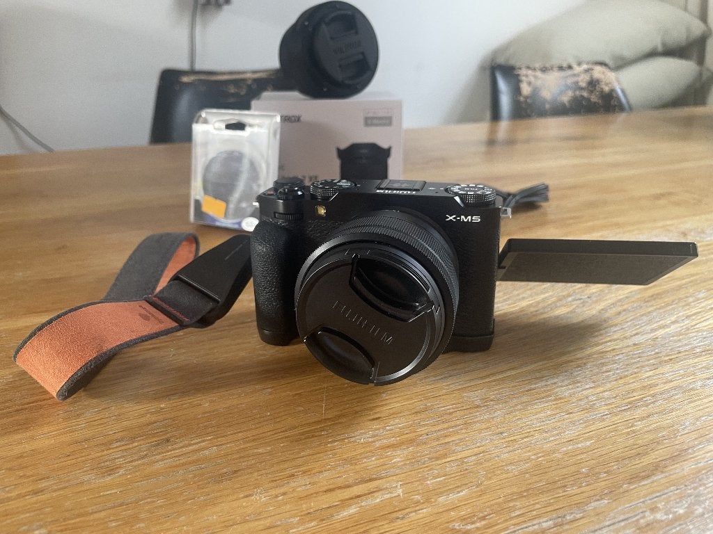 Fujifilm XM5 + 2 lenzen en accesoires, Audio, Tv en Foto, Fotocamera's Digitaal, Ophalen, Screenprotector, Zo goed als nieuw, Fujifilm