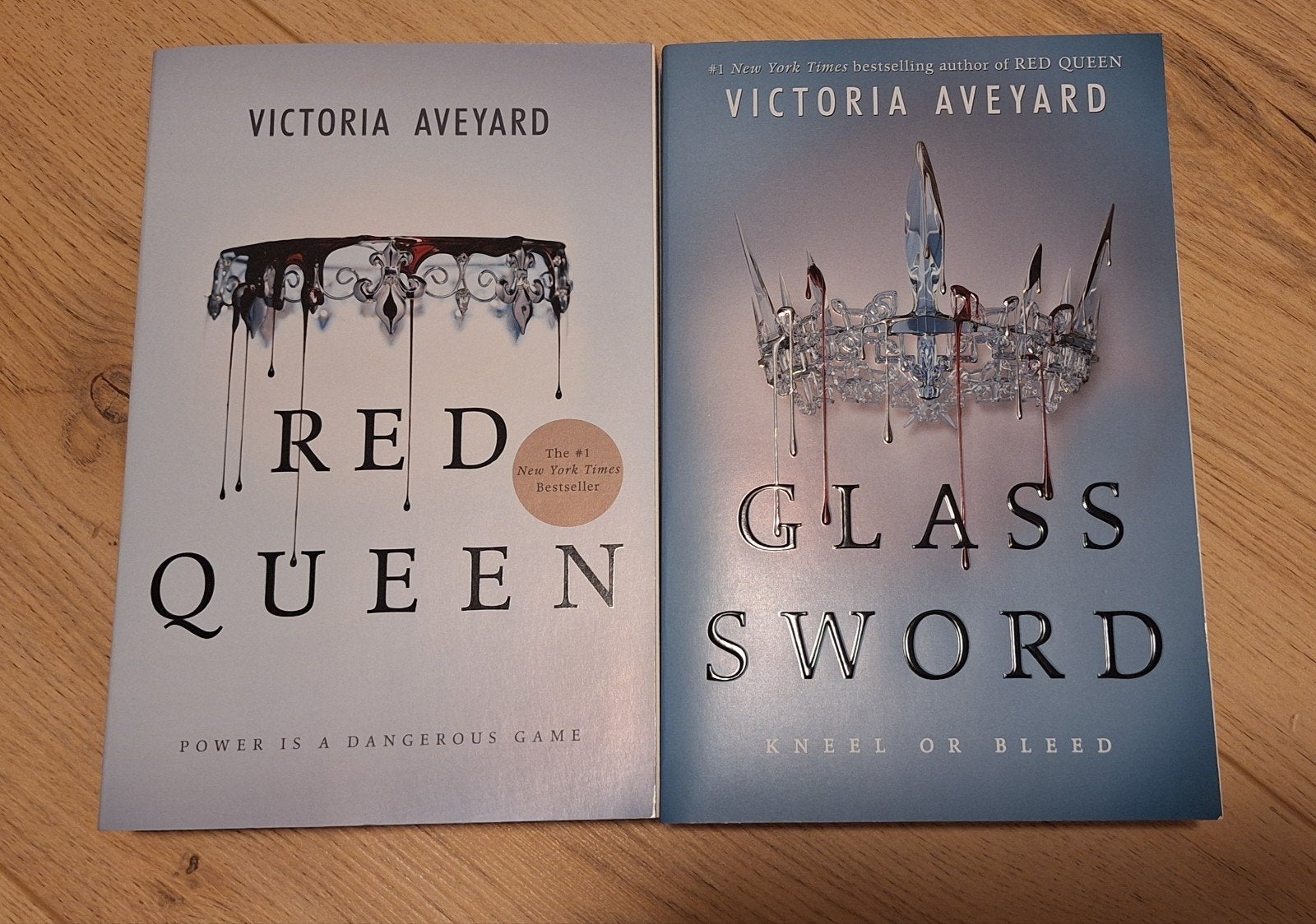 Victoria Aveyard: red queen en glass sword boxset, Ophalen of Verzenden, Zo goed als nieuw