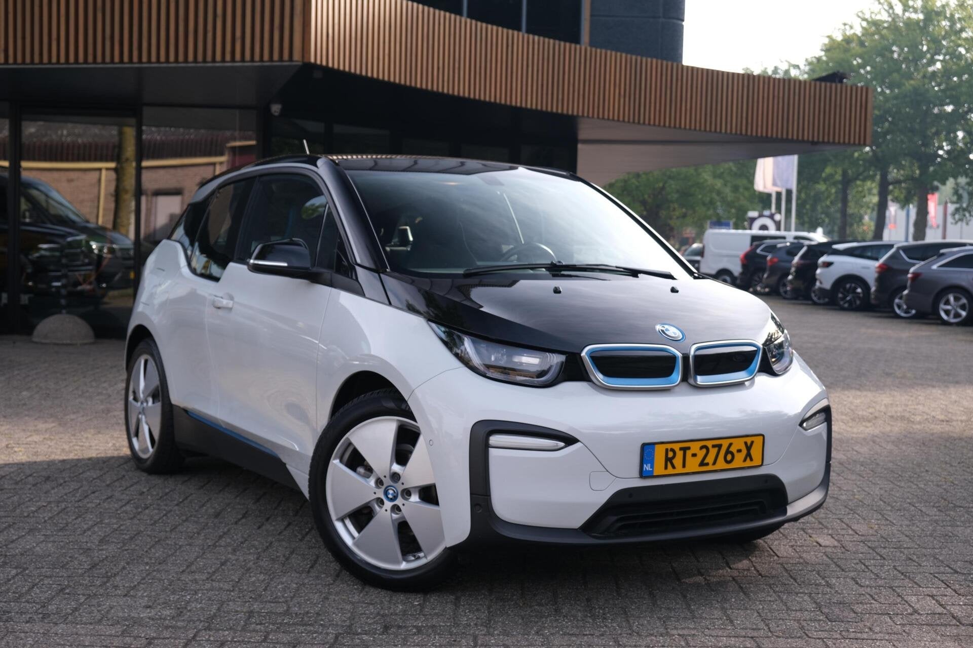BMW i3 Basis iPerformance 94Ah 33 kWh|Rijklaar!|Camera|Stoel, Auto's, Automaat, Achterwielaandrijving, Gebruikt, 300 km