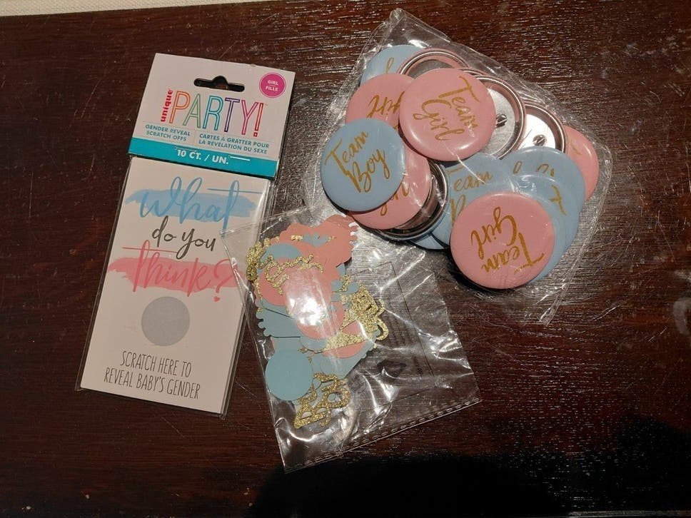 Gender Reveal Feestpakket: Krasloten, Buttons & Confetti, Ophalen of Verzenden, Nieuw, Kraamcadeau