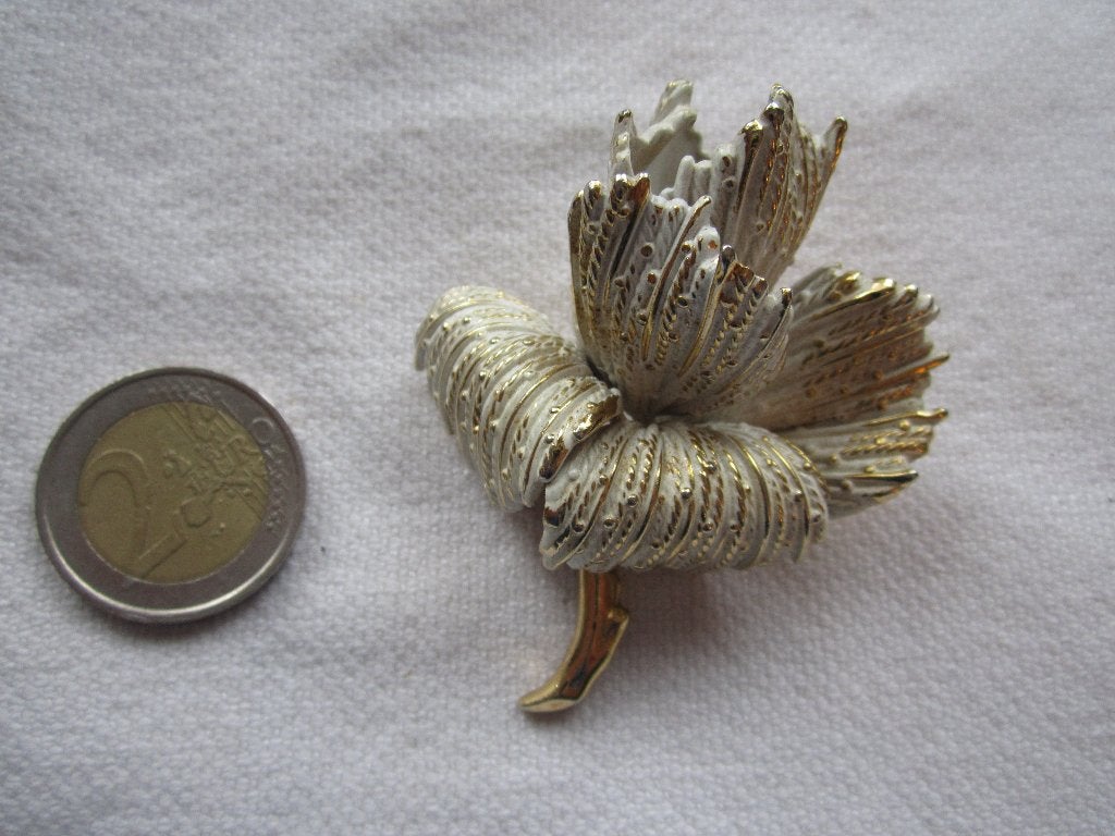 33.  Schitterende oude broche, Henkel & Grosse  1968, Ophalen, Overige materialen, Broche