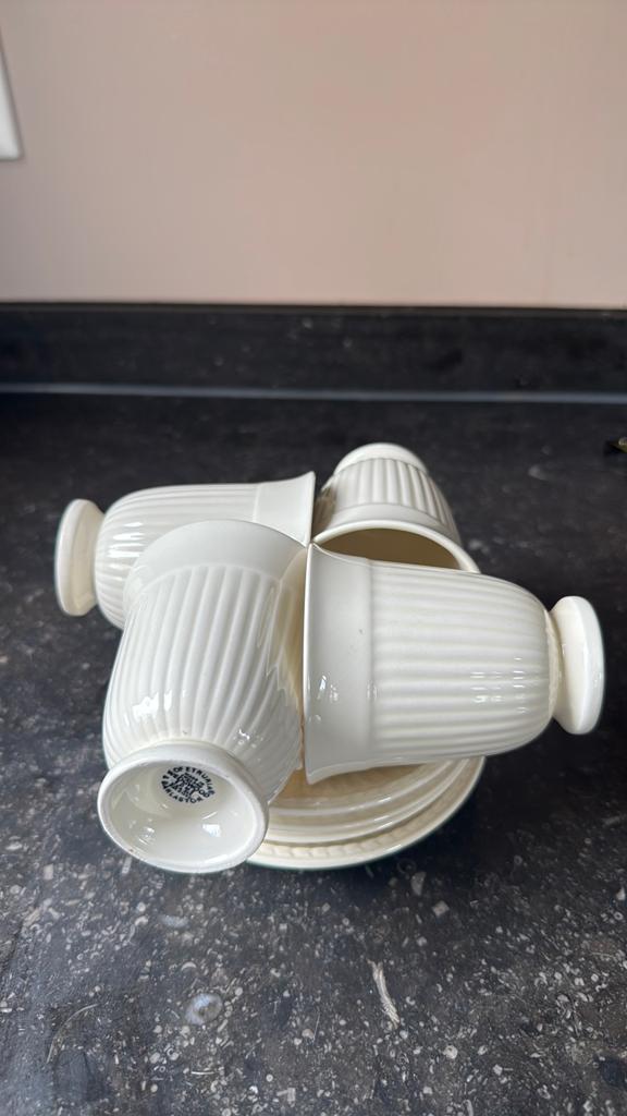 4 Wedgwood Edme koffie kop en schotels nieuwstaat., Ophalen of Verzenden