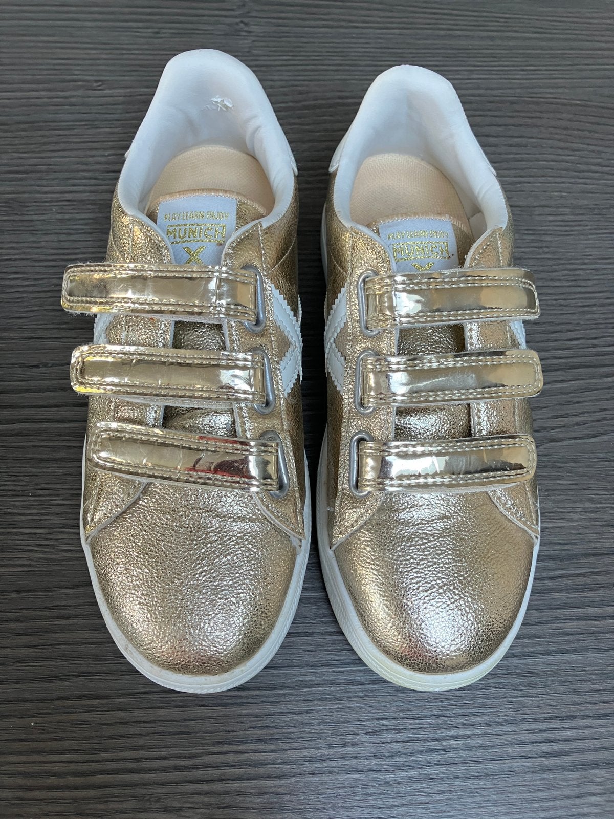 Gouden sneakers van Munich maat 35 ZGAN, Meisje, Schoenen, Ophalen of Verzenden, Zo goed als nieuw