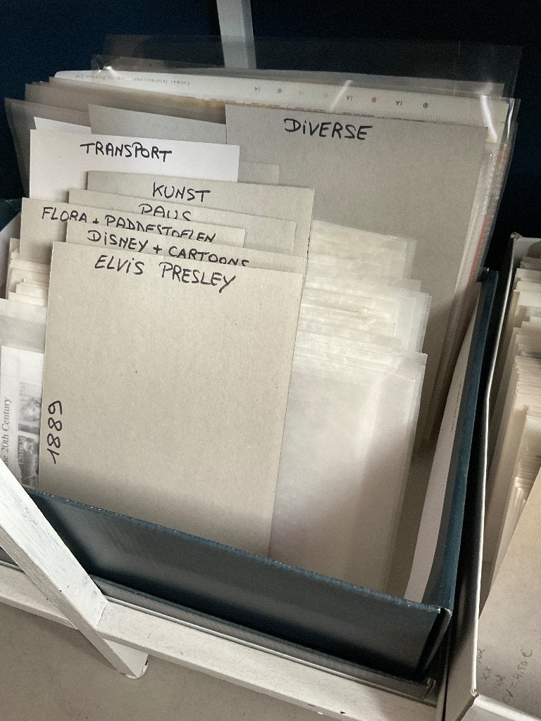 Foto 3 van Grote Stock Postfris Duizenden Thema Postzegelvelletjes
