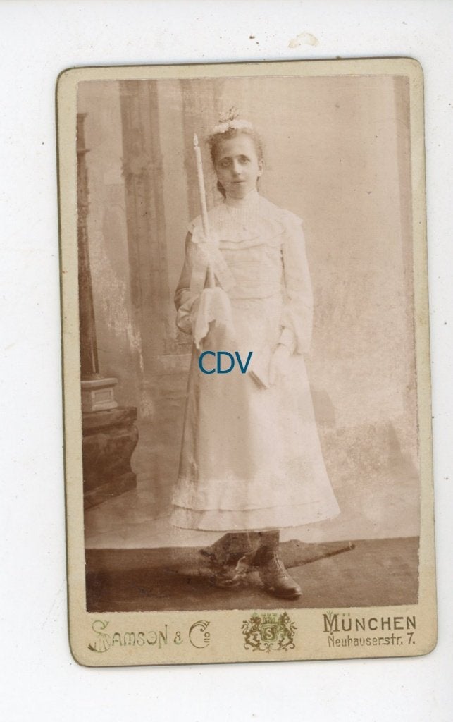 P62 Antieke foto: Meisje, communiejurk, München (voor 1940), Verzamelen, Foto, Ophalen of Verzenden, Zo goed als nieuw, Voor 1940