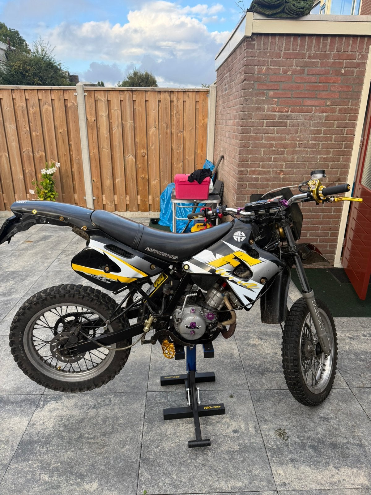Motorhispania furia, Ophalen, Zo goed als nieuw