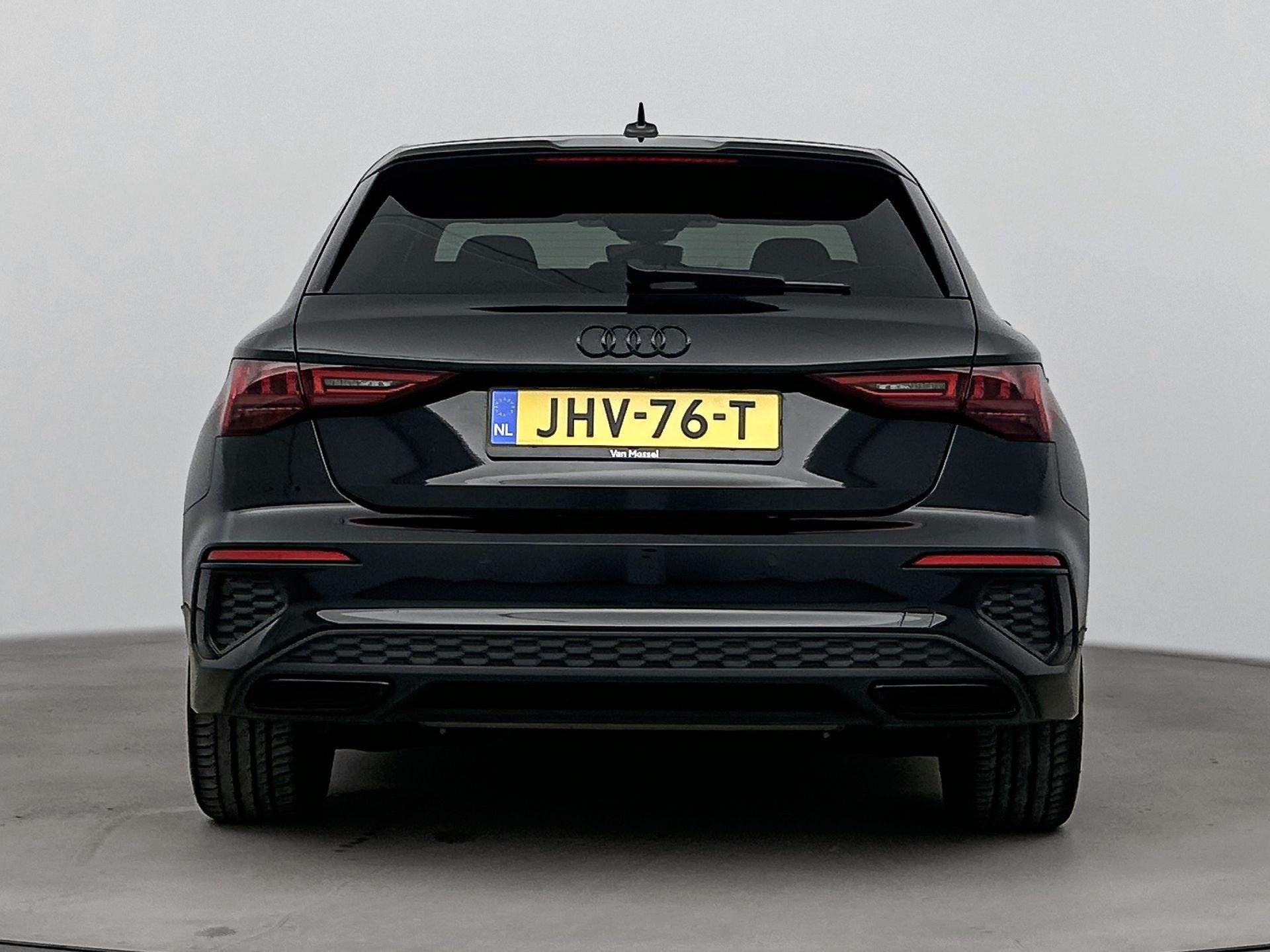 Audi A3 Sportback 45 TFSI e S edition Competition S-LINE | 2, 12 maanden, 77 km/l, 4 cilinders, Leder en Stof