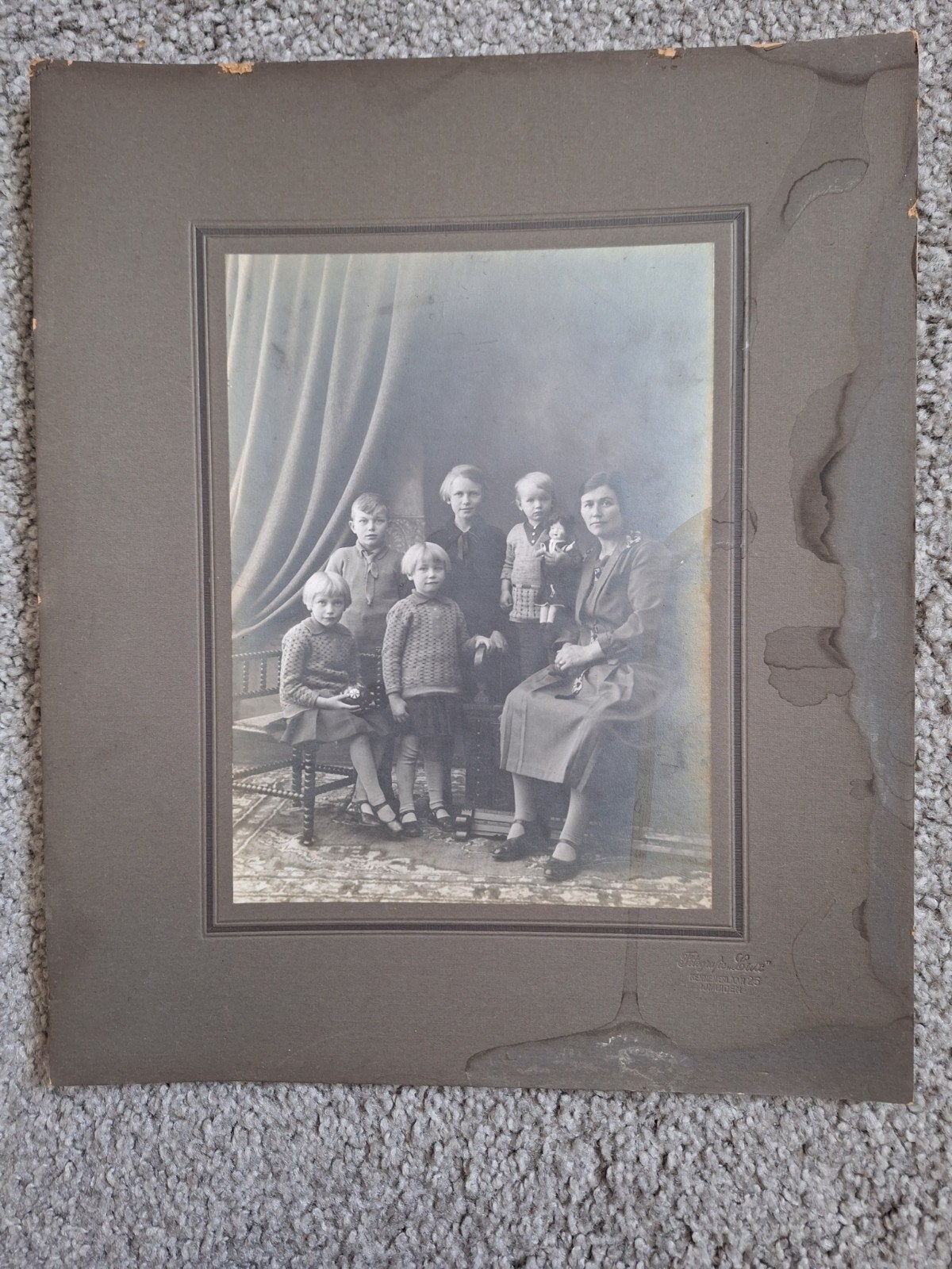 Vintage familieportret: Moeder met zes kinderen, jaren '30, Verzamelen, Foto's en Prenten, Gebruikt, Foto, Ophalen of Verzenden