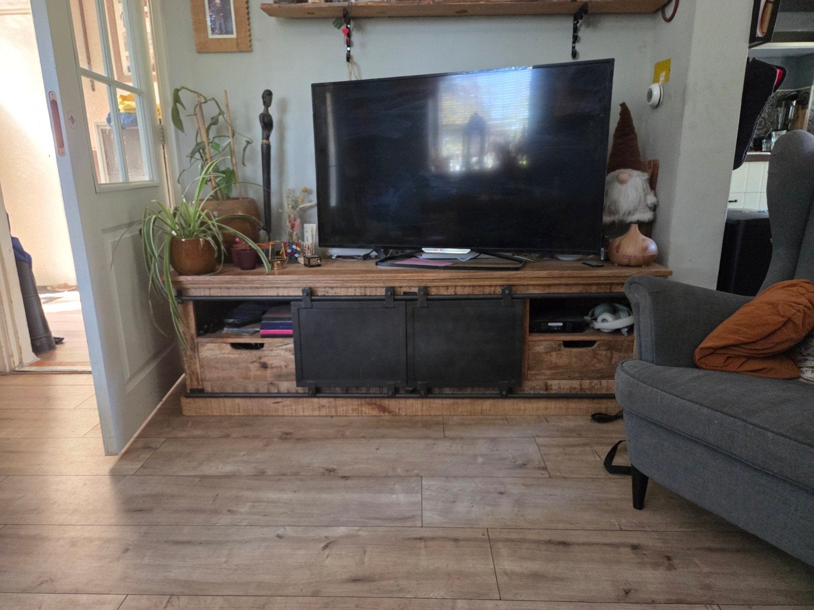 Robuust TV-meubel met schuifdeuren en lades, Gebruikt, Industrieel, Landelijk, 150 tot 200 cm, Minder dan 100 cm