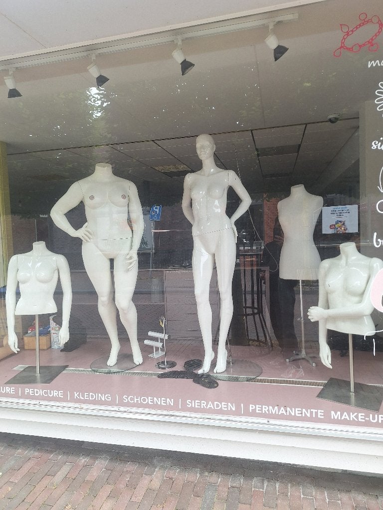 Paspoppen (vrouw en kind), Ophalen, Gebruikt