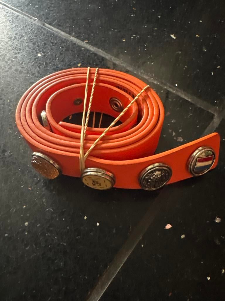 Oranje riem met decoratieve knopen, Kleding | Dames, Riemen en Ceinturen, Overige kleuren, Heupriem, Ophalen of Verzenden, Gedragen