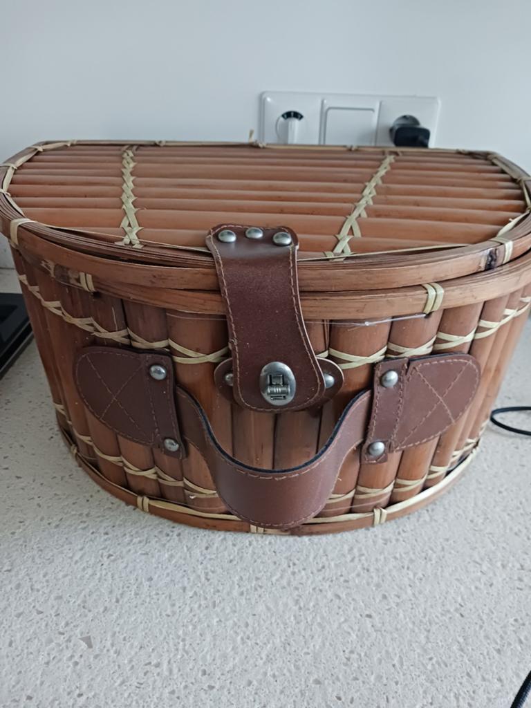 Vintage picknickmand met servies en deken, Ophalen